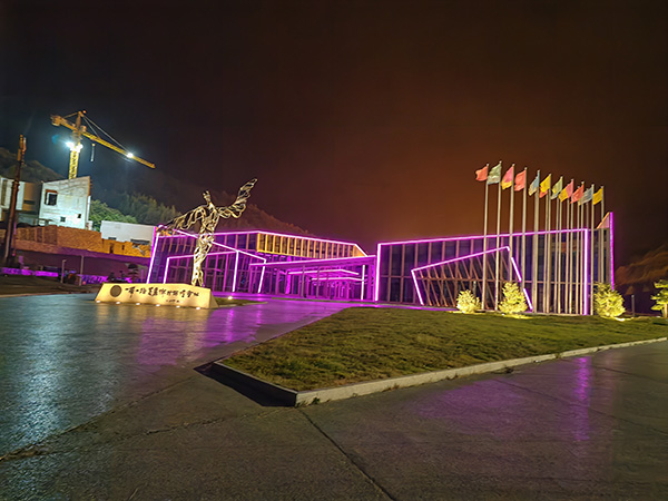 城市亮化是现代城市建设的重要组成部分，它不仅可以美化城市的夜景，还能提升城市的整体形象。随着科技的不断进步，城市亮化也得到了更多的关注和创新。本文将介绍一些关于城市亮化的创意和技术，帮助读者了解普兰城市亮化的重要性以及如何进行普兰城市亮化的规划和实施。